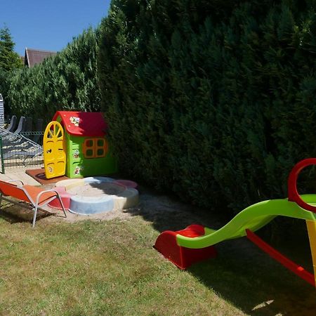 Ferienhaeuser Mit Pool 里沃 外观 照片