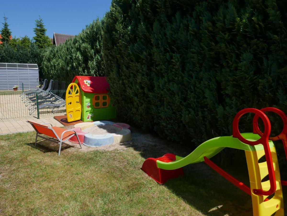 Ferienhaeuser Mit Pool 里沃 外观 照片